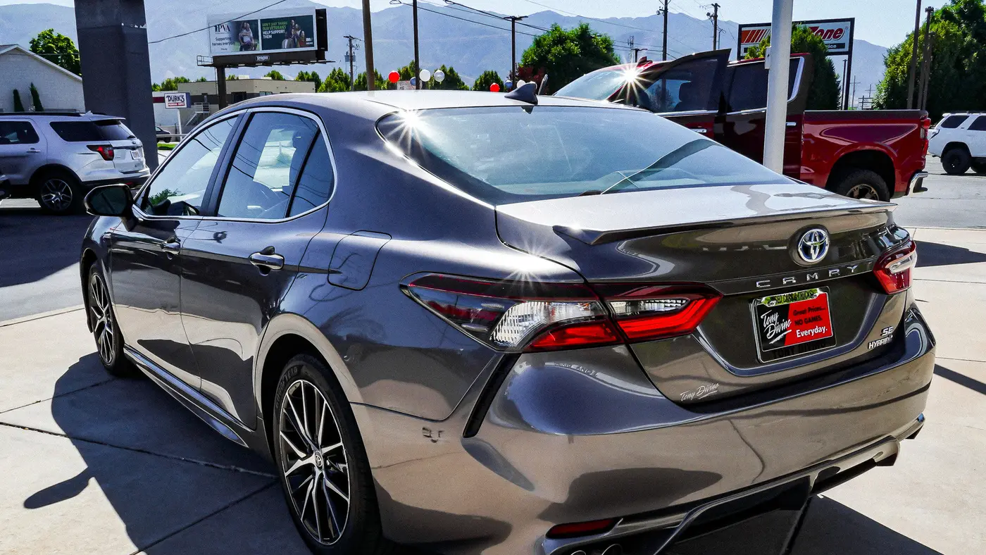 2021 Toyota Camry Hybrid SE