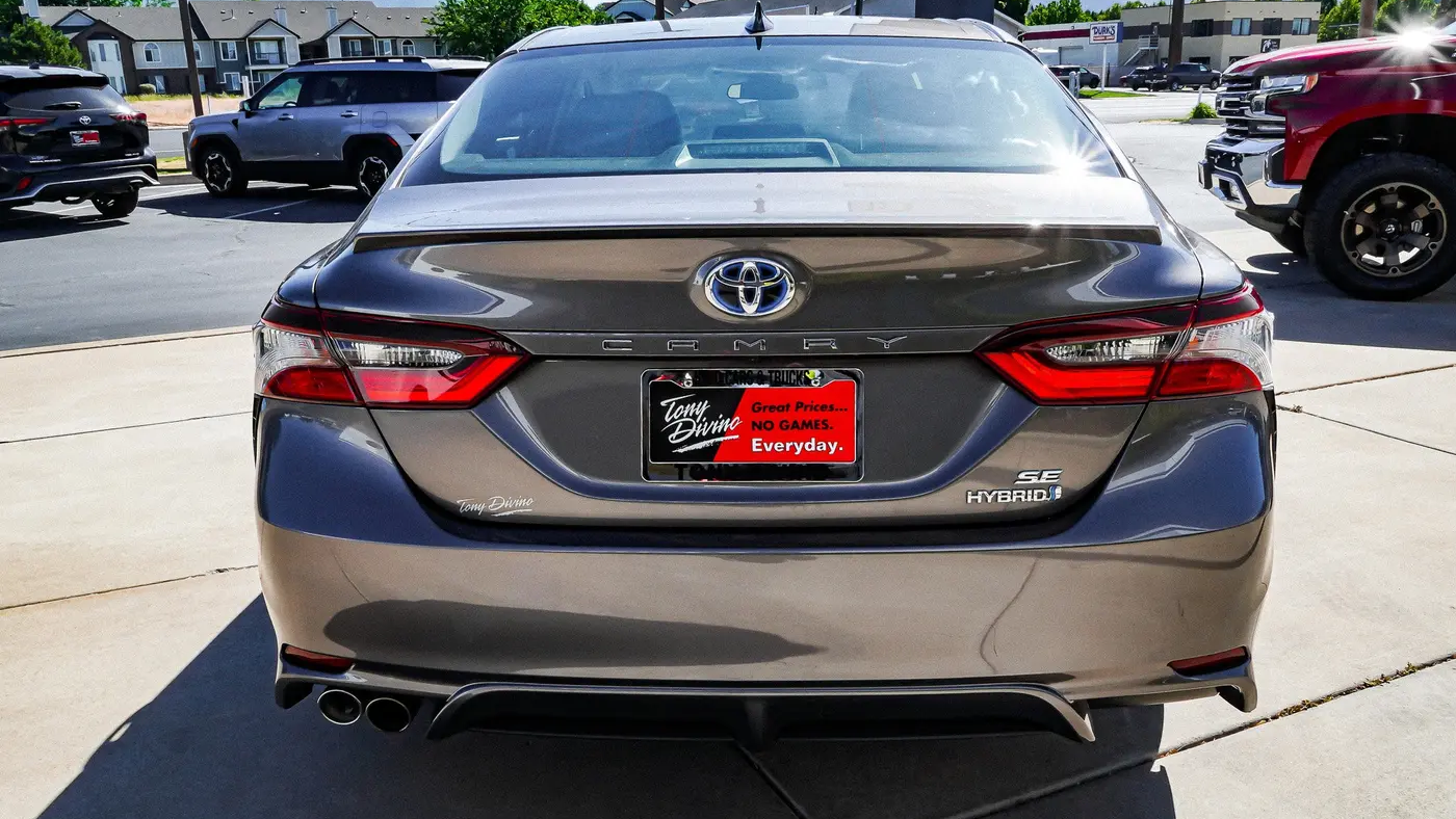 2021 Toyota Camry Hybrid SE