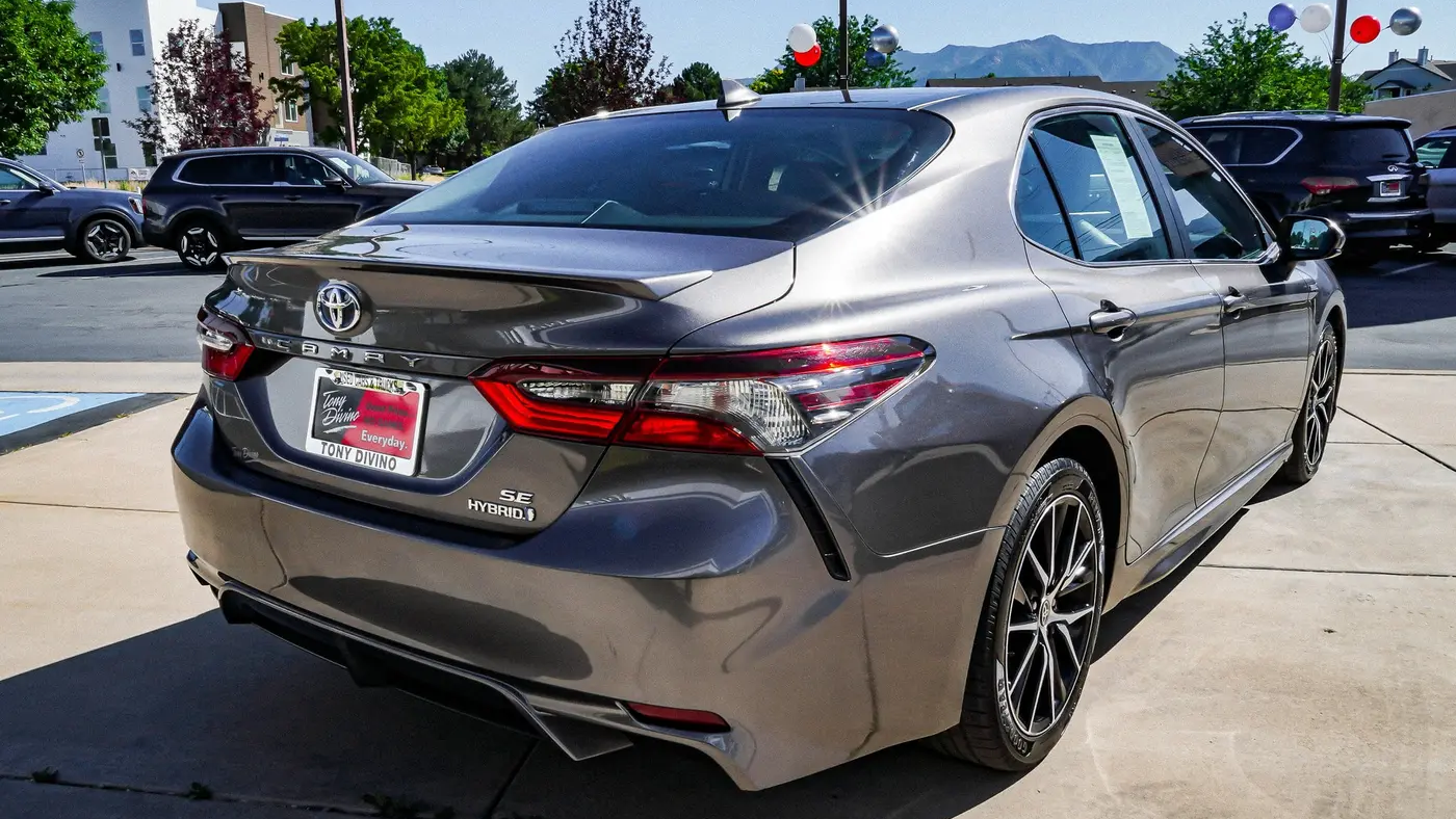 2021 Toyota Camry Hybrid SE