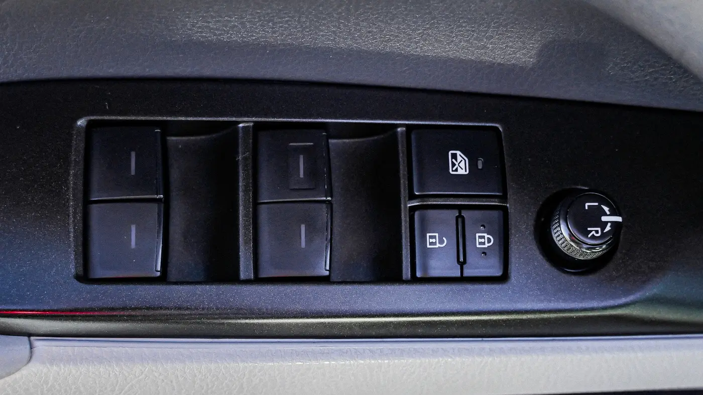 2021 Toyota Camry Hybrid SE