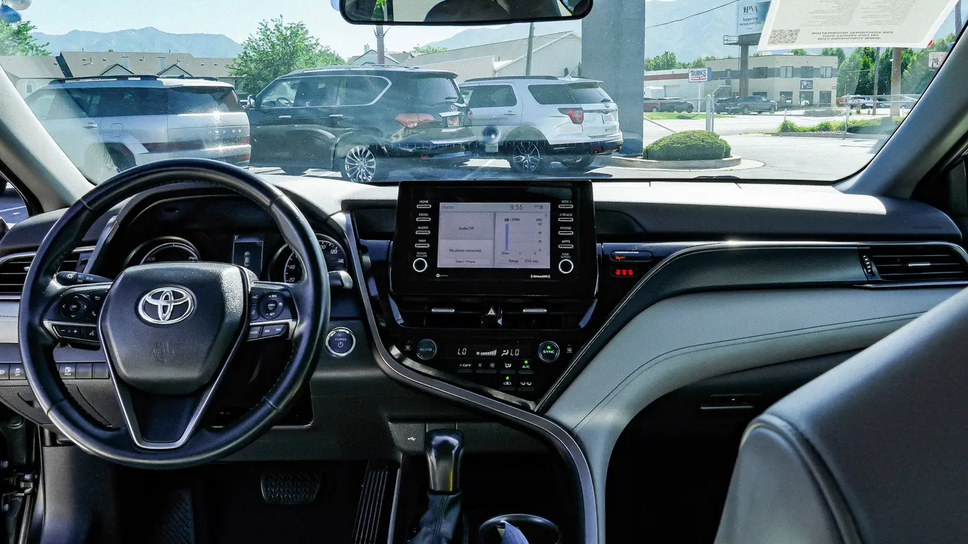 2021 Toyota Camry Hybrid SE