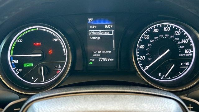 2022 Toyota Camry Hybrid SE
