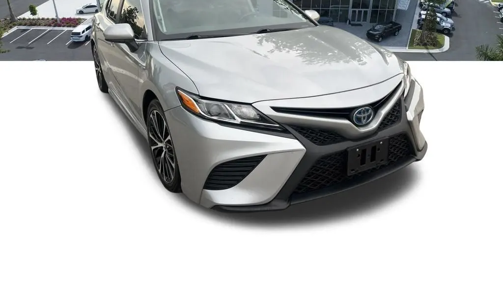 2020 Toyota Camry Hybrid SE