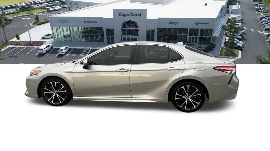 2020 Toyota Camry Hybrid SE