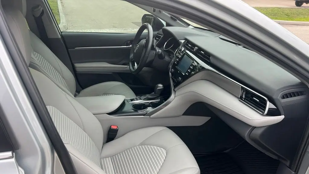 2020 Toyota Camry Hybrid SE
