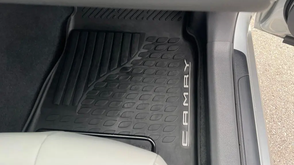 2020 Toyota Camry Hybrid SE