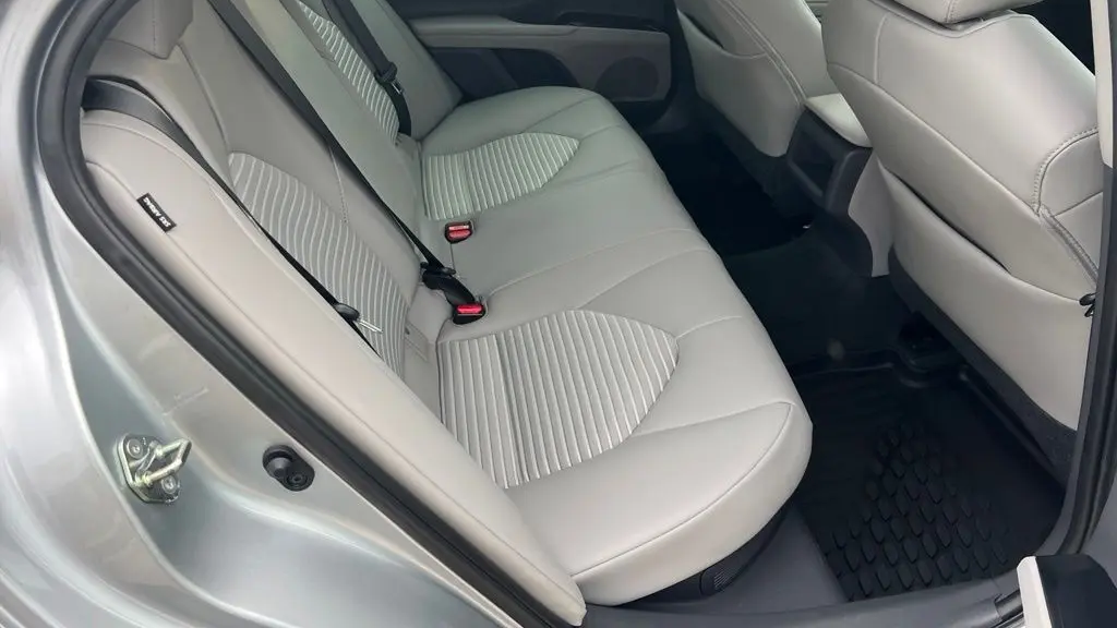 2020 Toyota Camry Hybrid SE