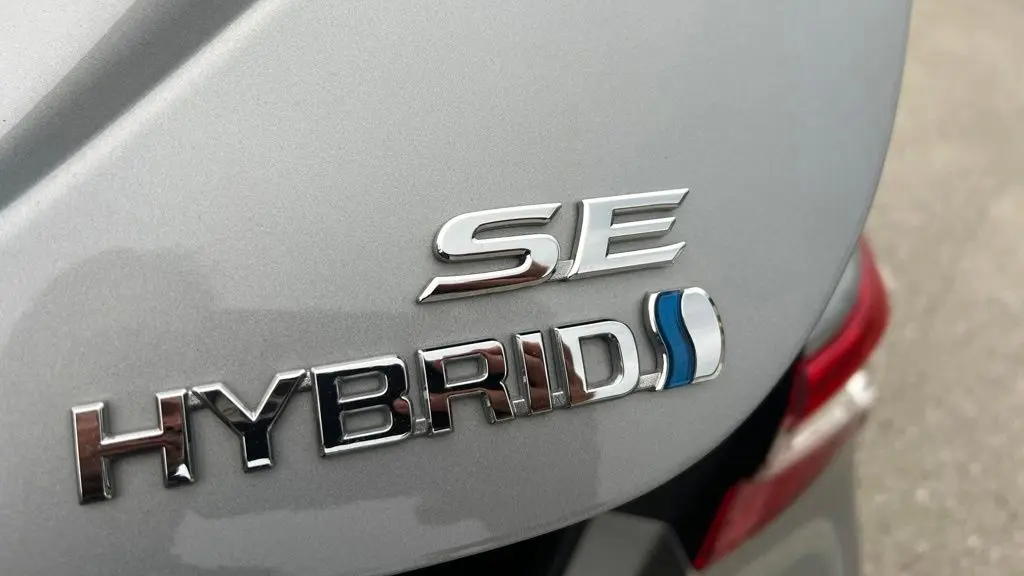 2020 Toyota Camry Hybrid SE