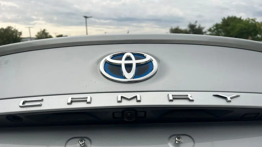 2020 Toyota Camry Hybrid SE