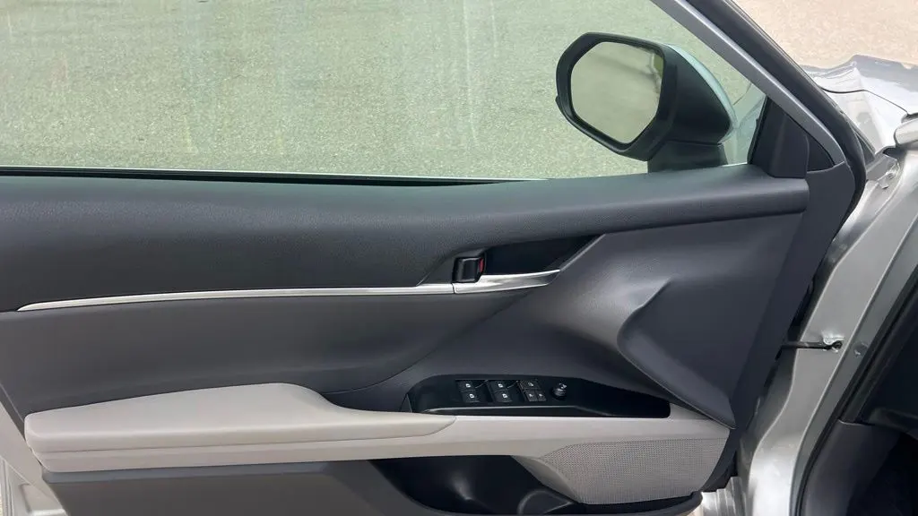 2020 Toyota Camry Hybrid SE