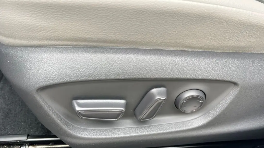 2020 Toyota Camry Hybrid SE