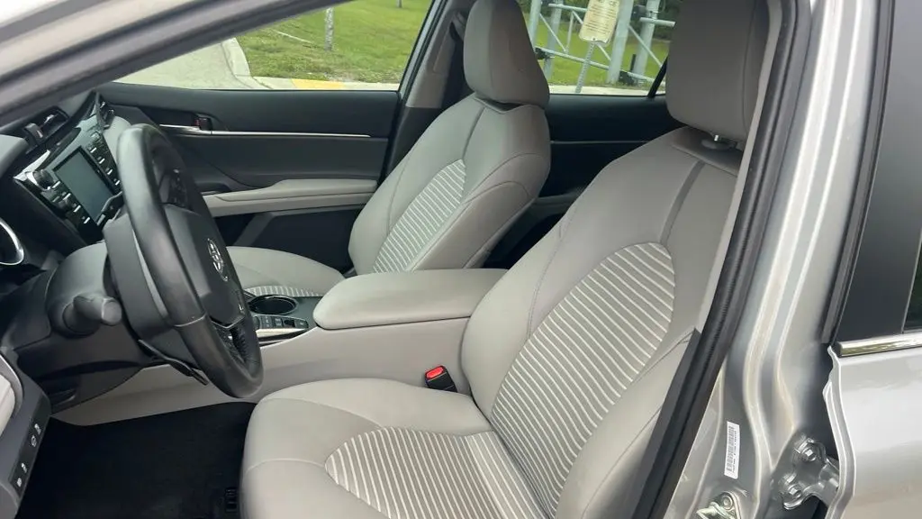 2020 Toyota Camry Hybrid SE