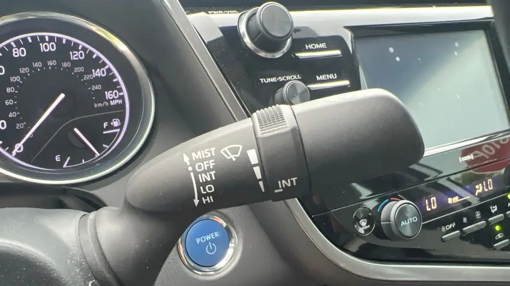 2020 Toyota Camry Hybrid SE