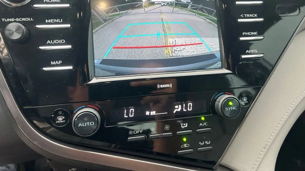 2020 Toyota Camry Hybrid SE