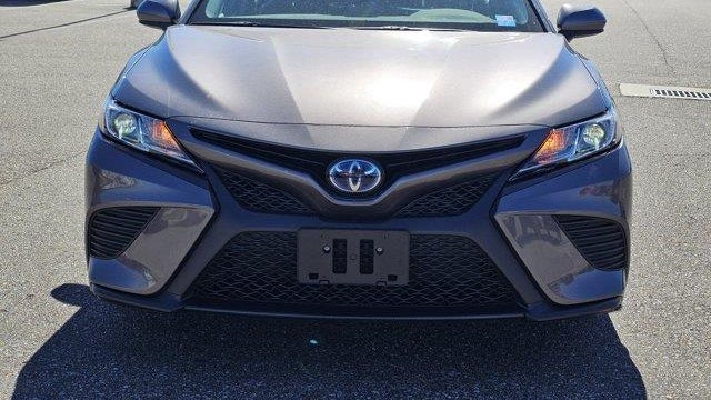 2020 Toyota Camry Hybrid SE