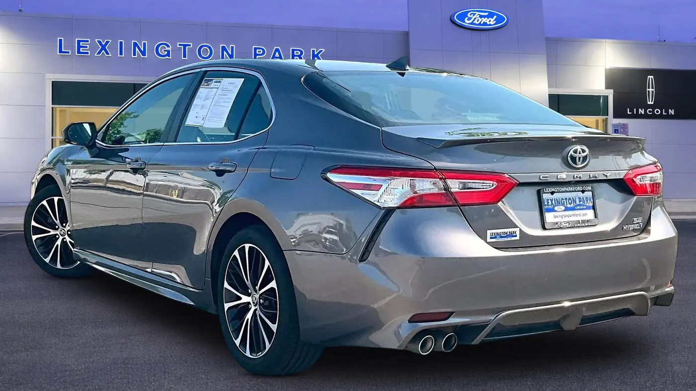 2020 Toyota Camry Hybrid SE