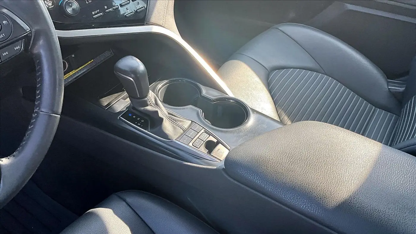 2020 Toyota Camry Hybrid SE