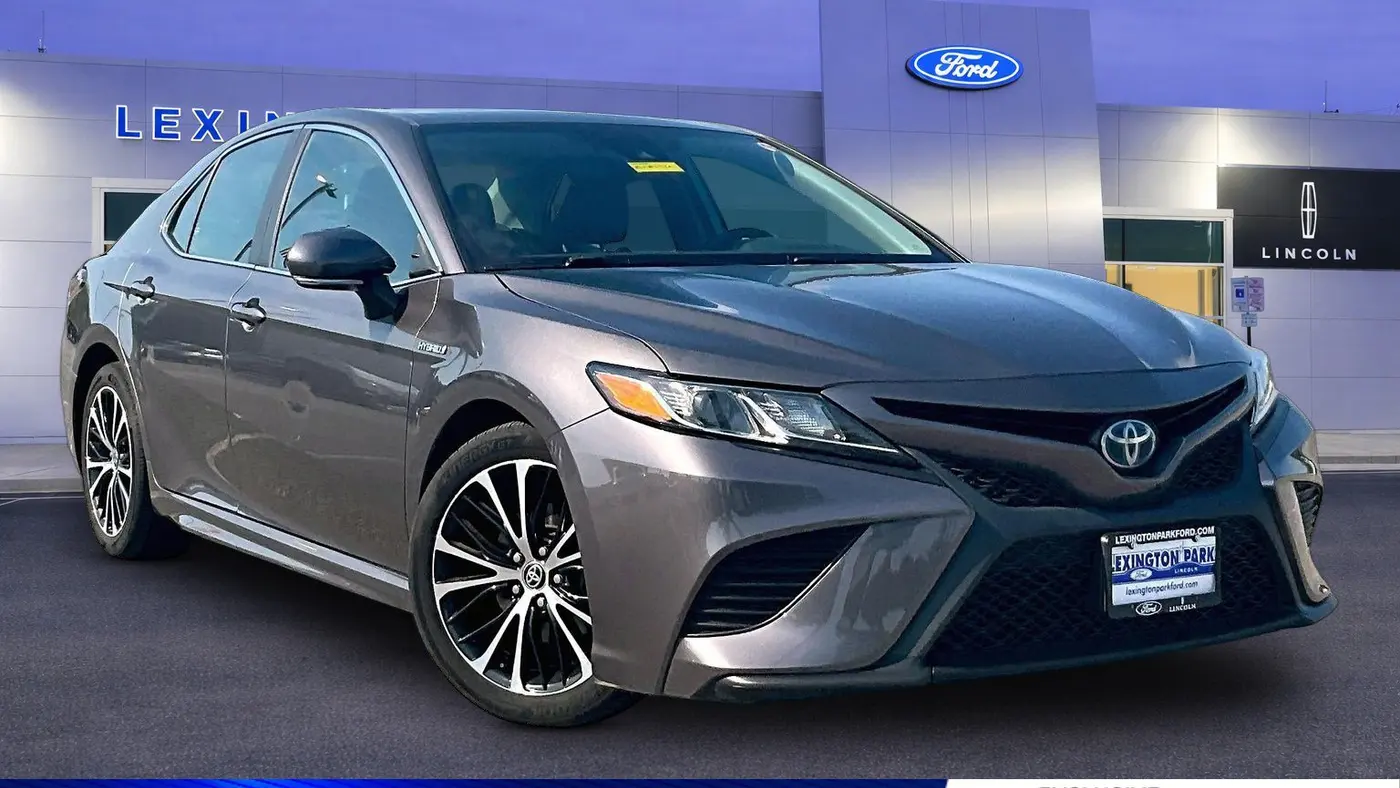 Preowned 2020 Toyota Camry Hybrid SE for Sale