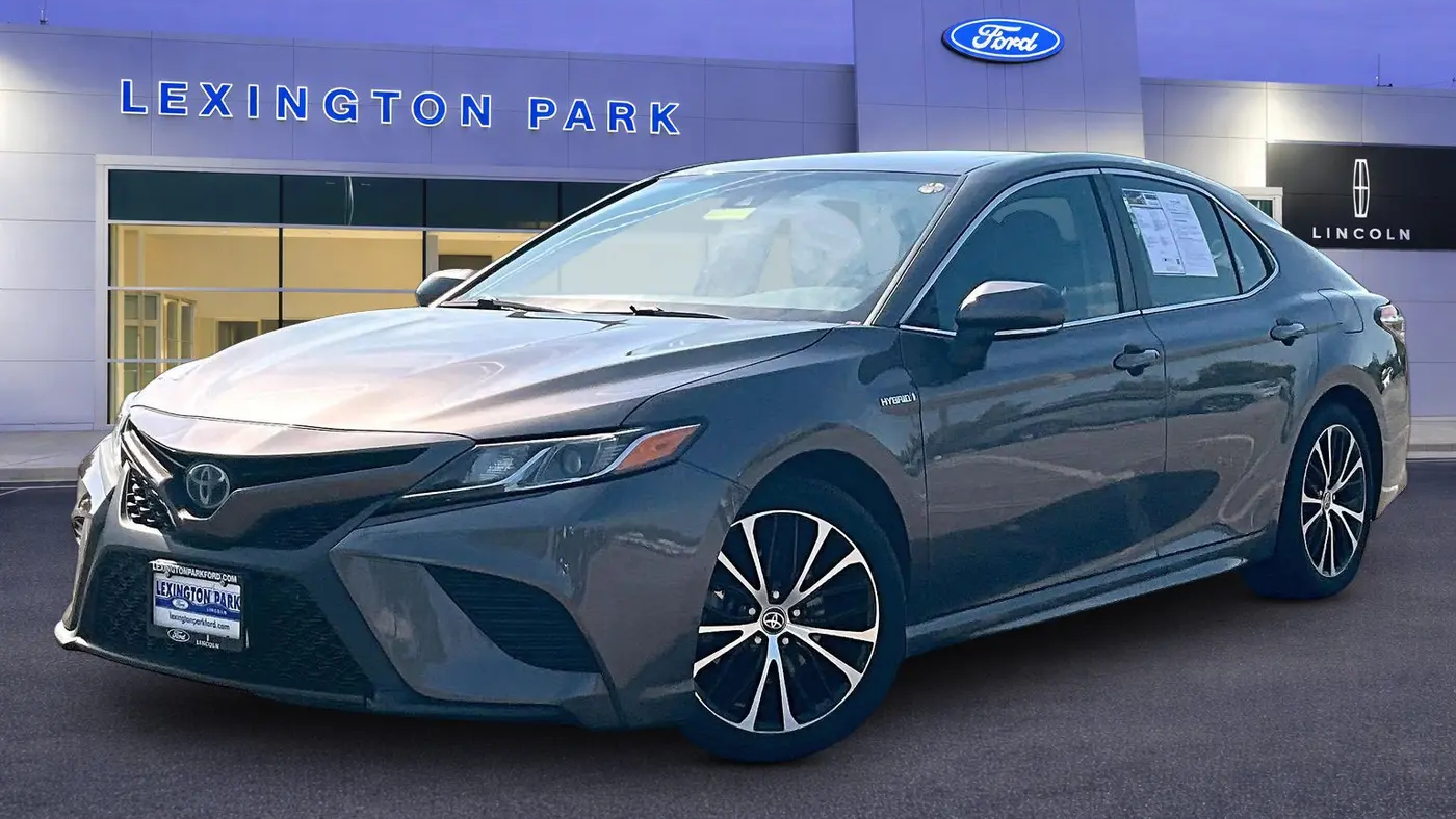 2020 Toyota Camry Hybrid SE