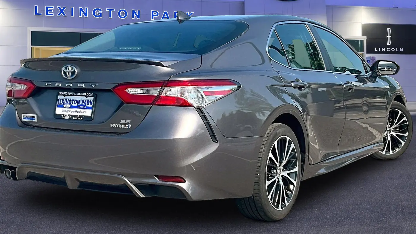 2020 Toyota Camry Hybrid SE