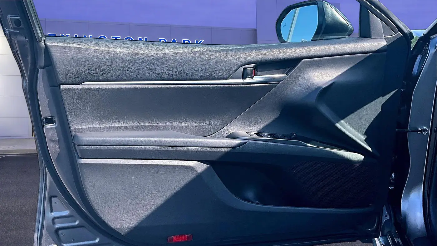 2020 Toyota Camry Hybrid SE