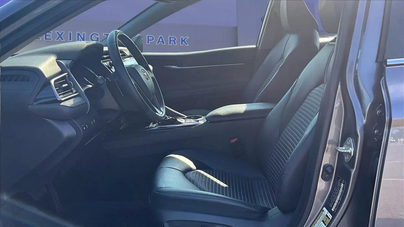 2020 Toyota Camry Hybrid SE