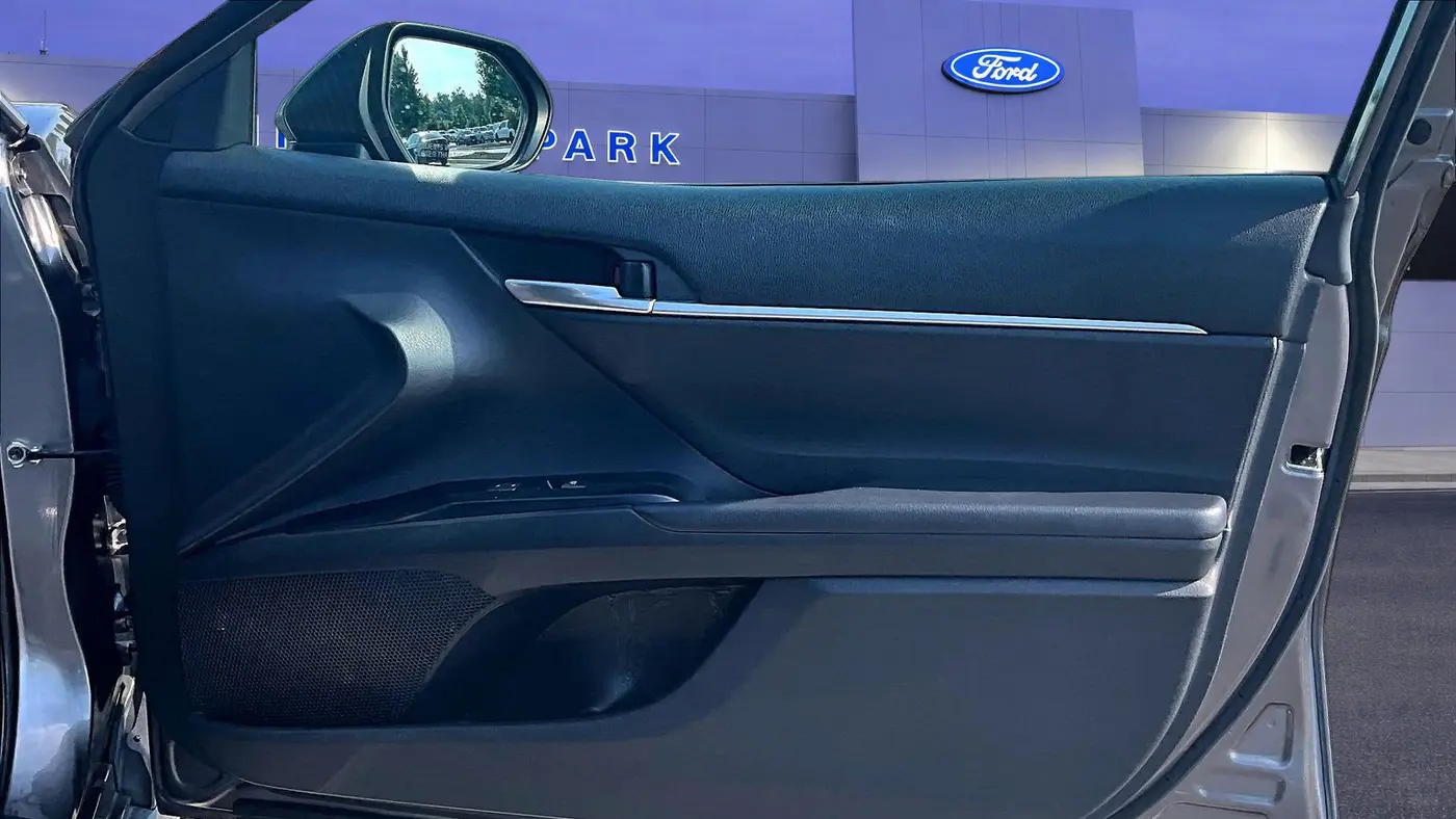 2020 Toyota Camry Hybrid SE
