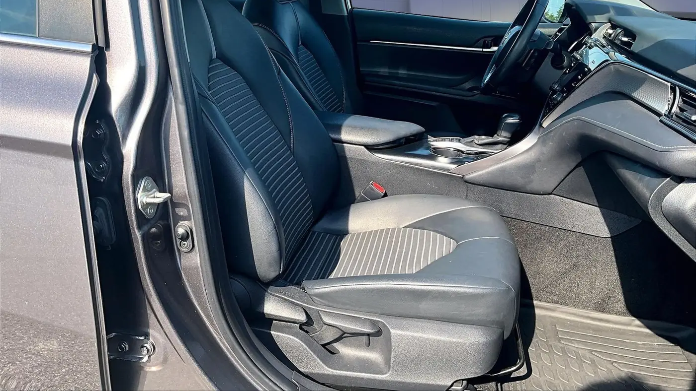 2020 Toyota Camry Hybrid SE