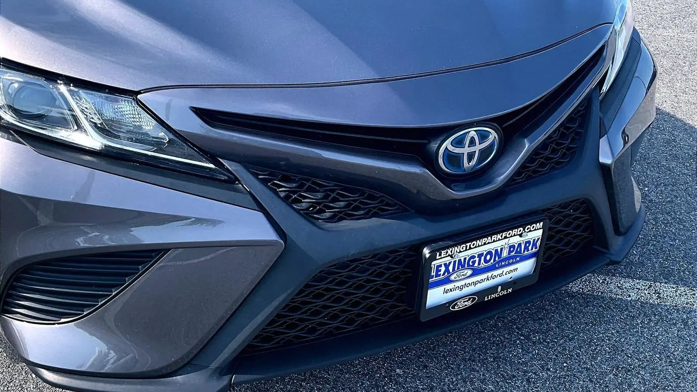 2020 Toyota Camry Hybrid SE