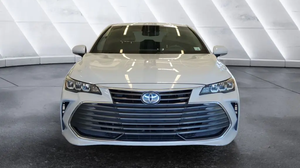 2022 Toyota Avalon Hybrid XLE