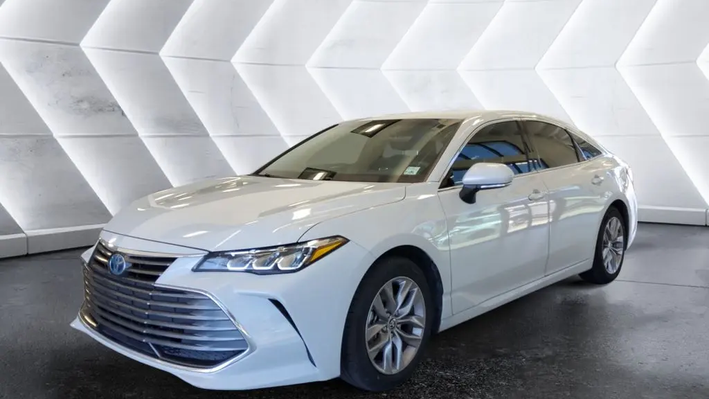 2022 Toyota Avalon Hybrid XLE