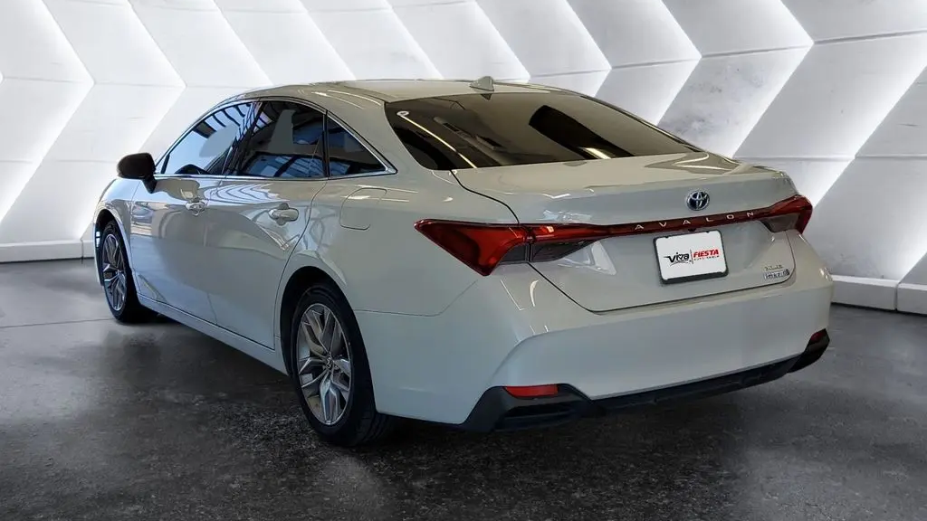 2022 Toyota Avalon Hybrid XLE