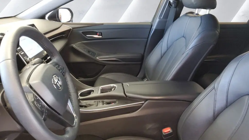 2022 Toyota Avalon Hybrid XLE