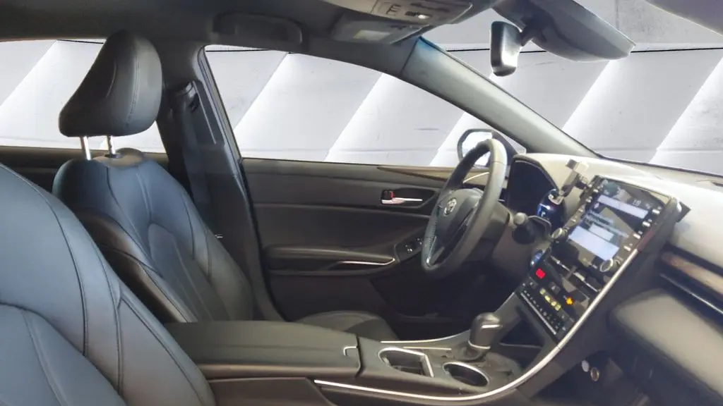 2022 Toyota Avalon Hybrid XLE