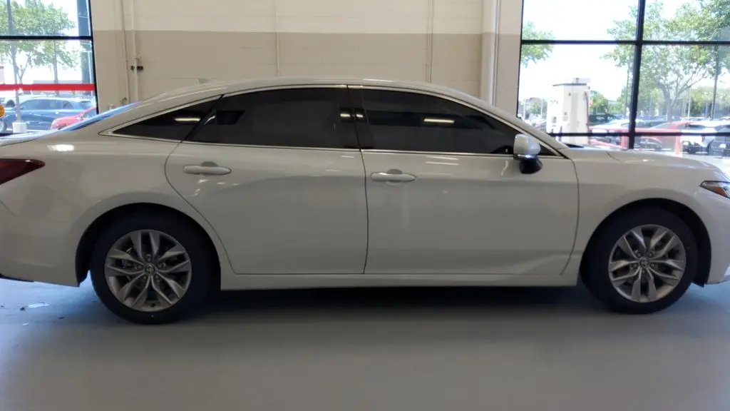 2022 Toyota Avalon Hybrid XLE