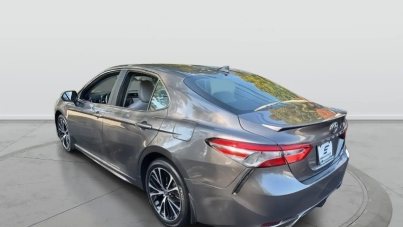 2020 Toyota Camry SE