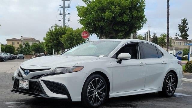 2024 Toyota Camry Hybrid SE