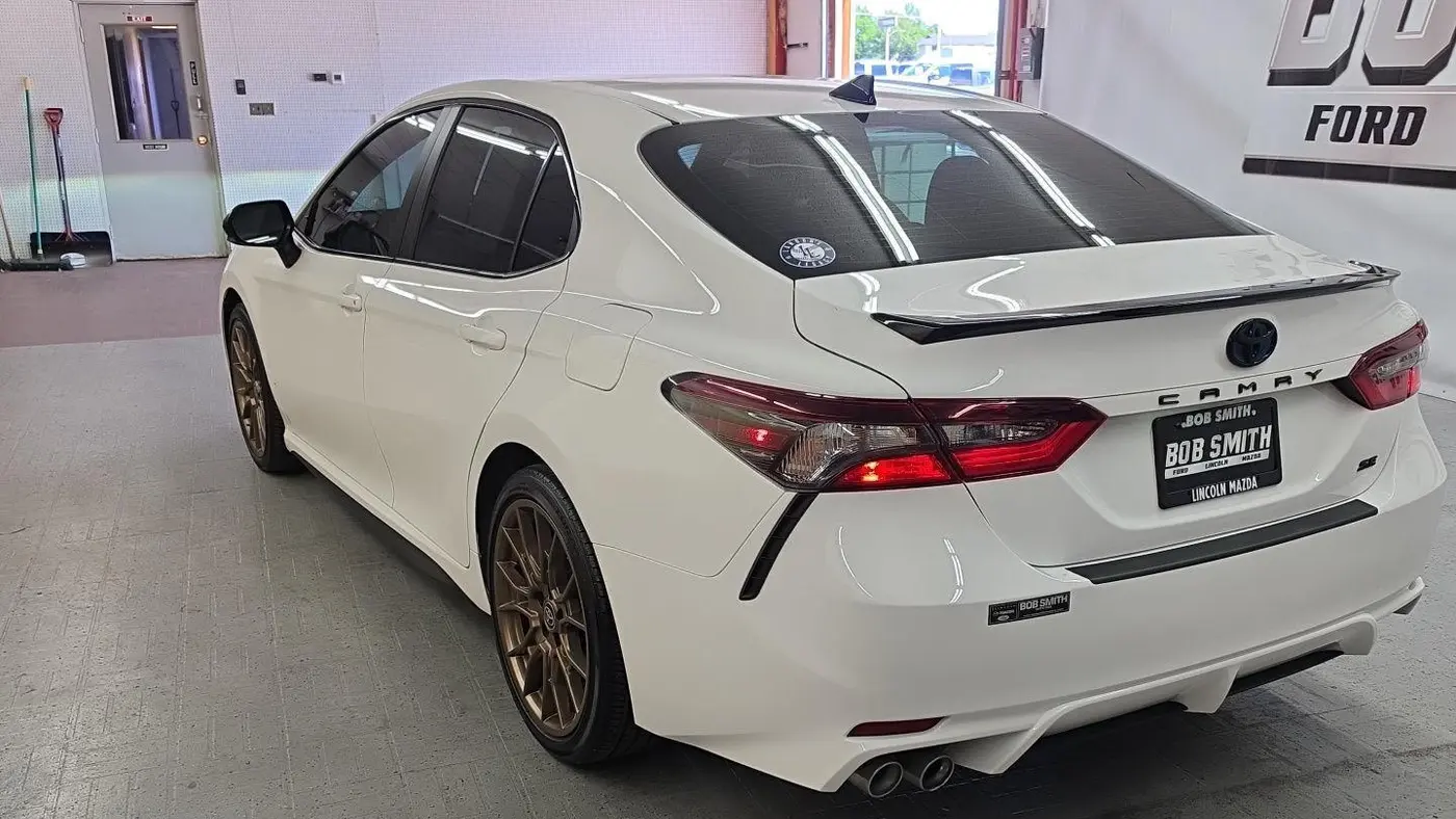 2023 Toyota Camry Hybrid SE
