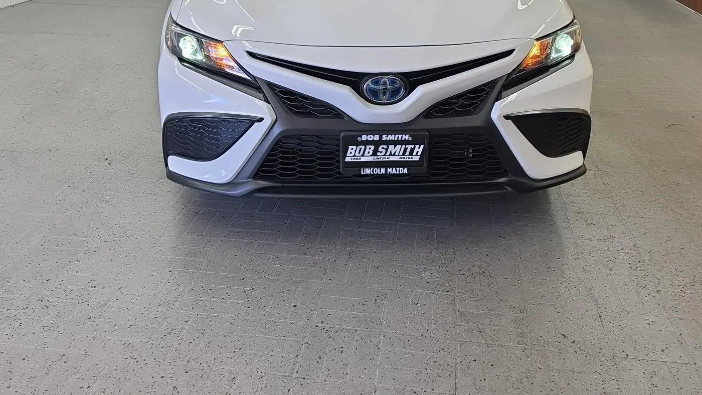 2023 Toyota Camry Hybrid SE