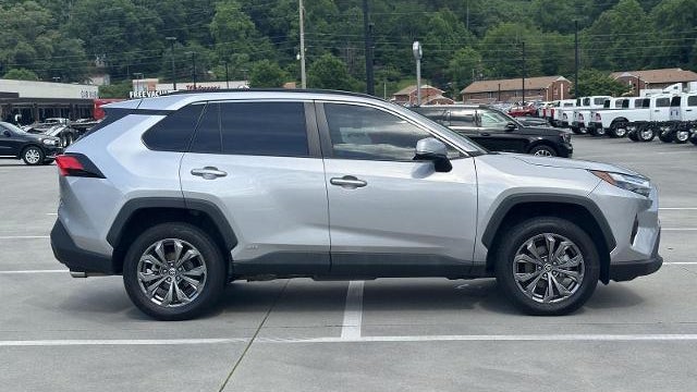2022 Toyota RAV4 Hybrid XLE Premium