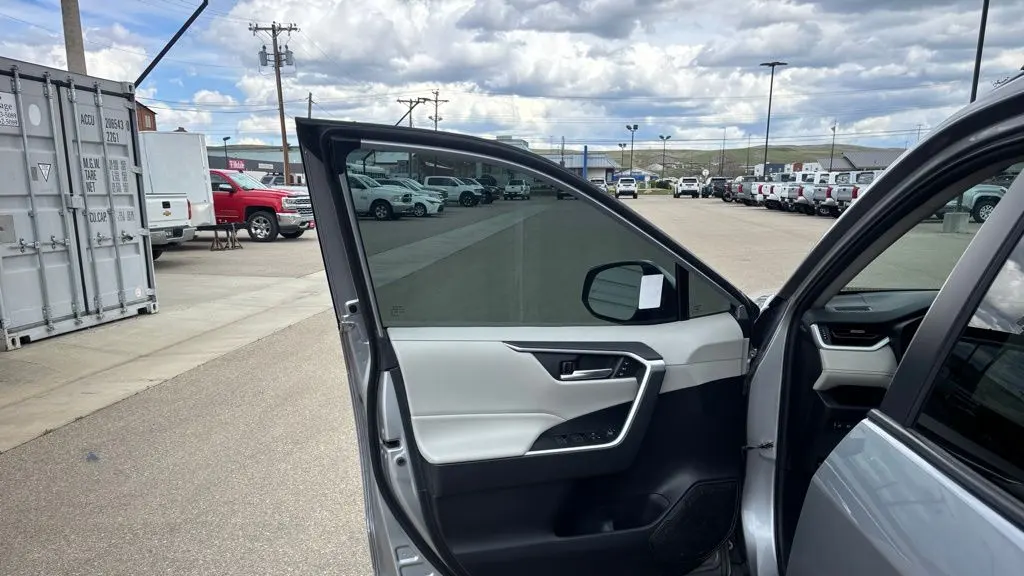 2023 Toyota RAV4 Hybrid XLE Premium