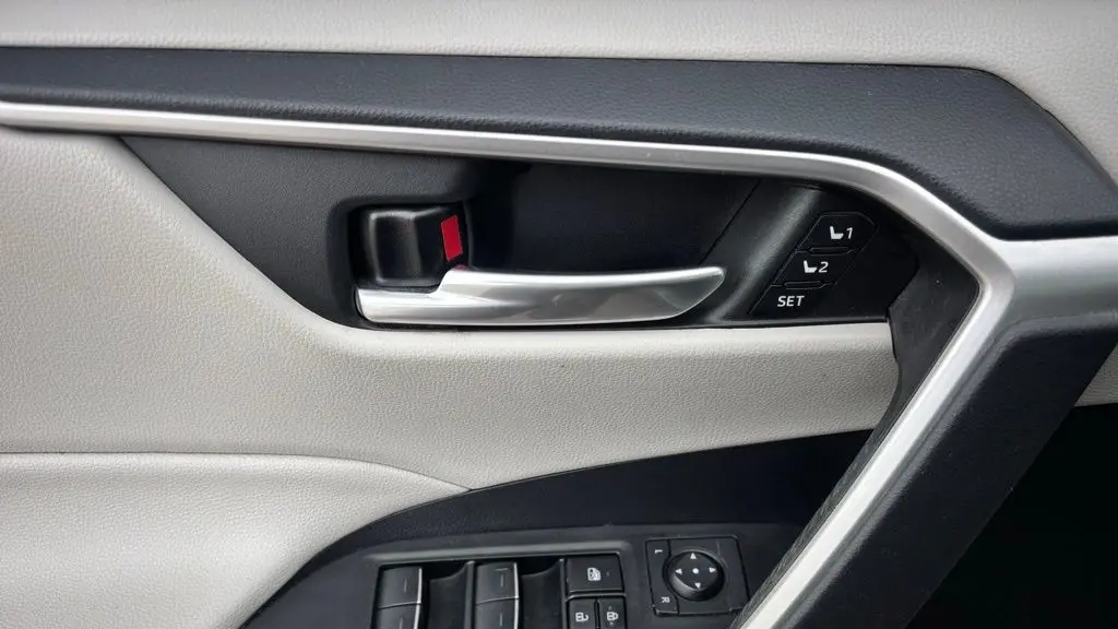 2023 Toyota RAV4 Hybrid XLE Premium