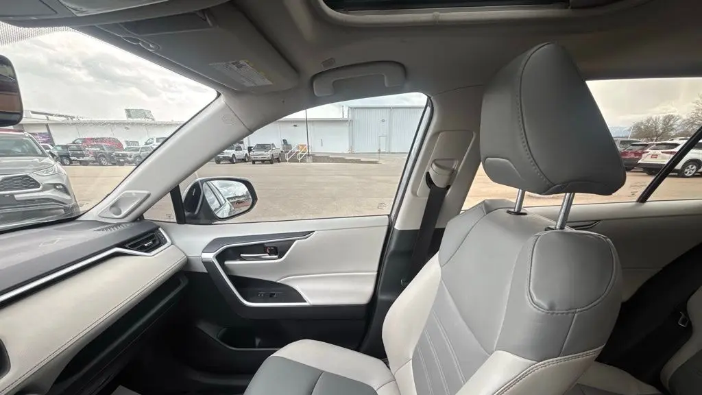 2023 Toyota RAV4 Hybrid XLE Premium