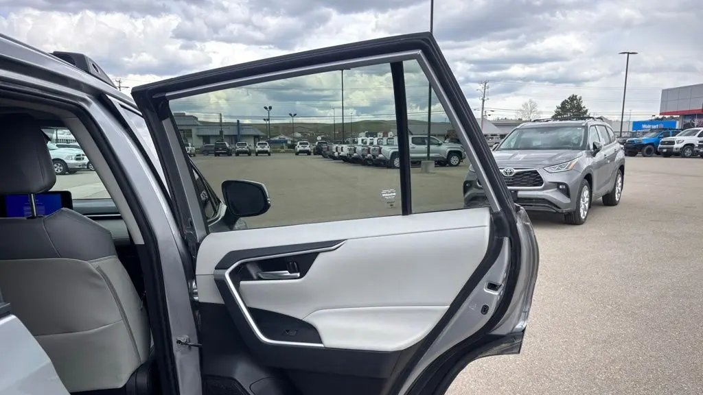 2023 Toyota RAV4 Hybrid XLE Premium