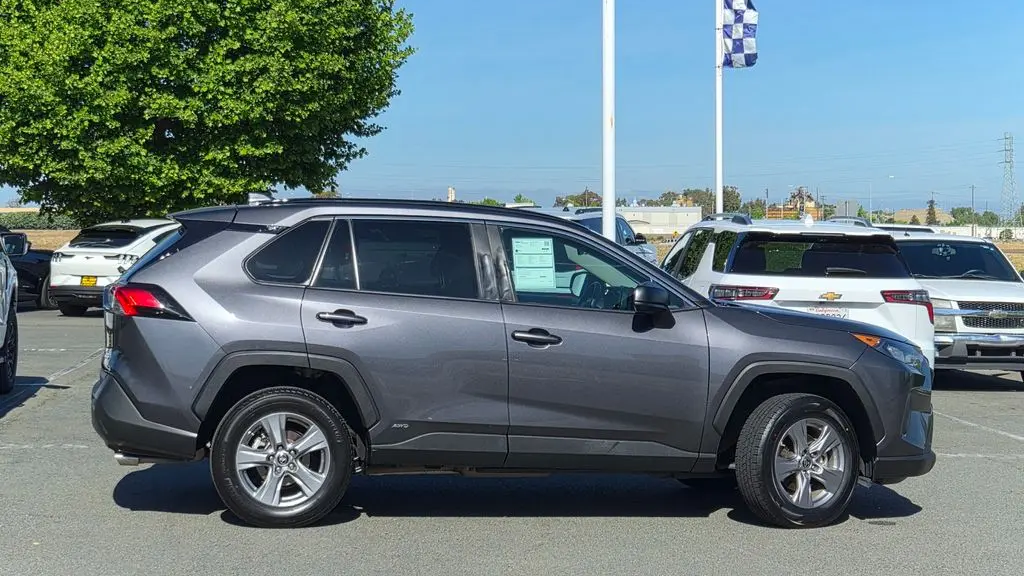 2022 Toyota RAV4 Hybrid LE