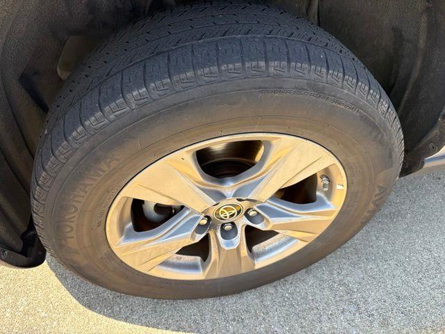 2023 Toyota RAV4 Hybrid LE — photo 1 of 10