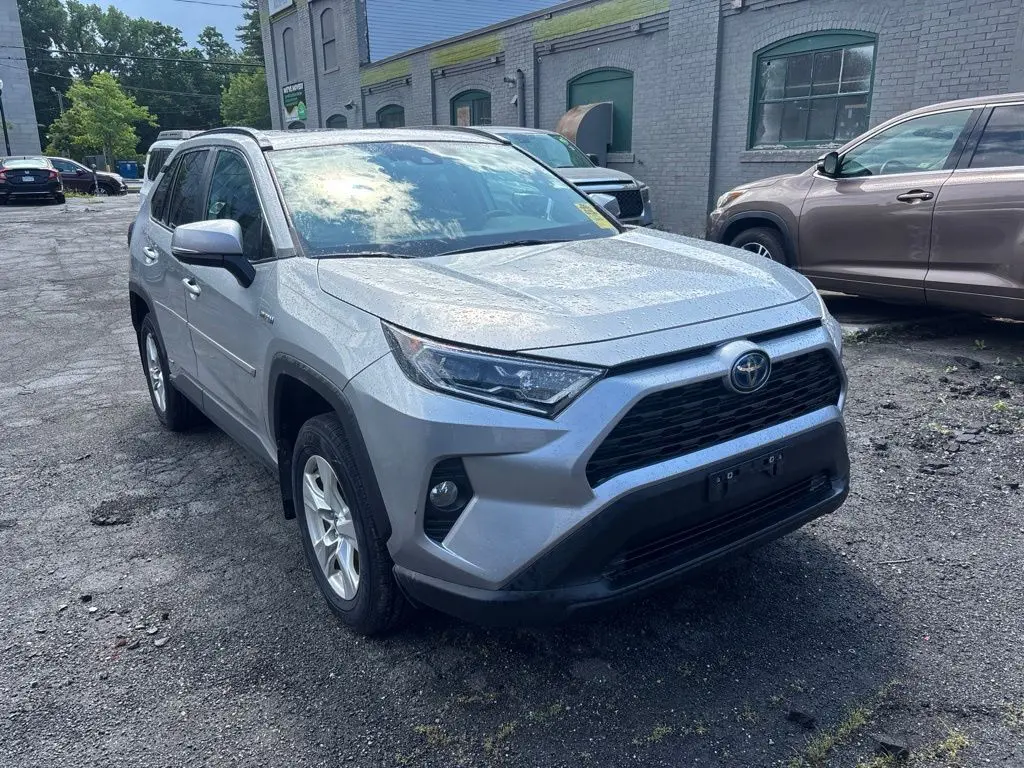 2021 Toyota RAV4 Hybrid XLE — photo 1 of 6