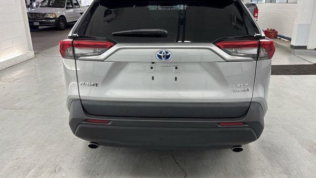 2022 Toyota RAV4 Hybrid XLE