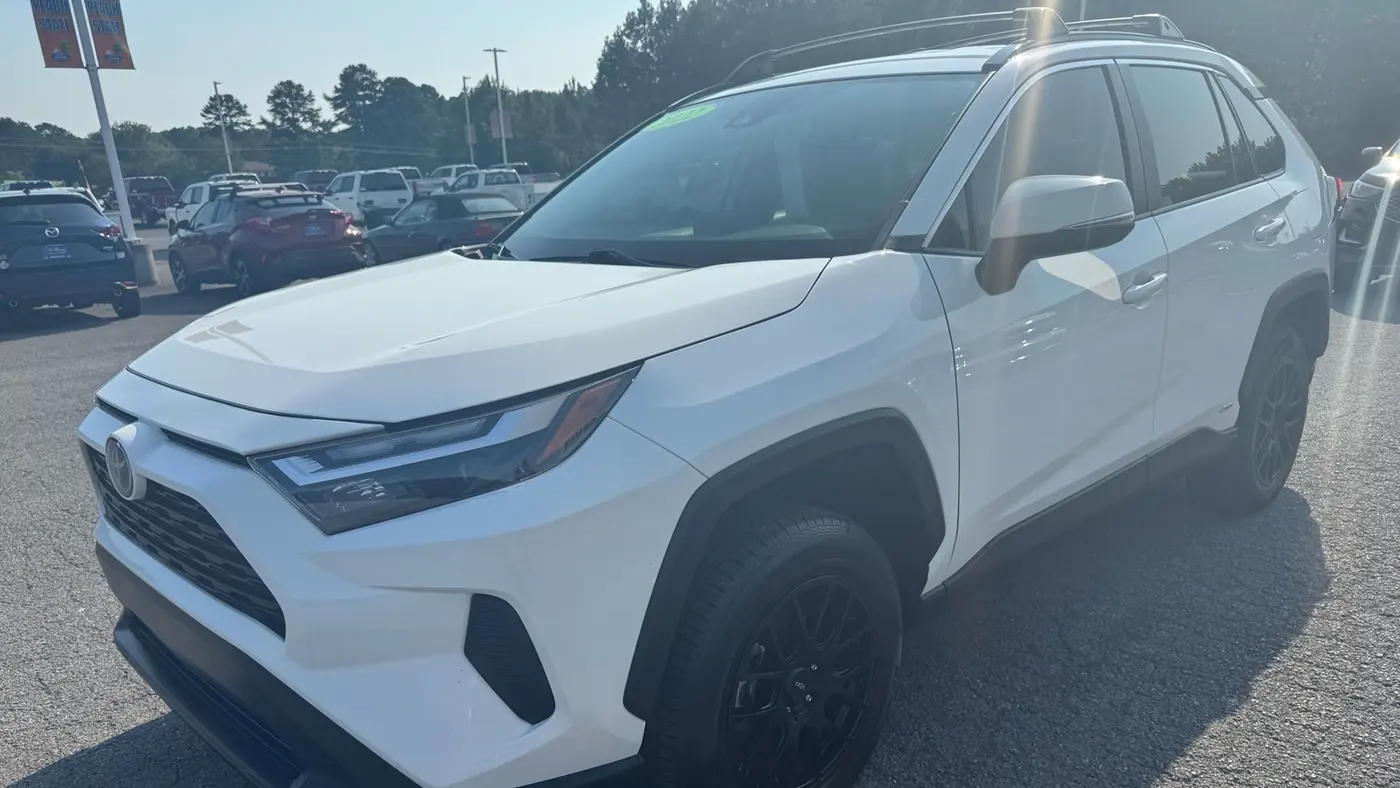 2022 Toyota RAV4 Hybrid XLE