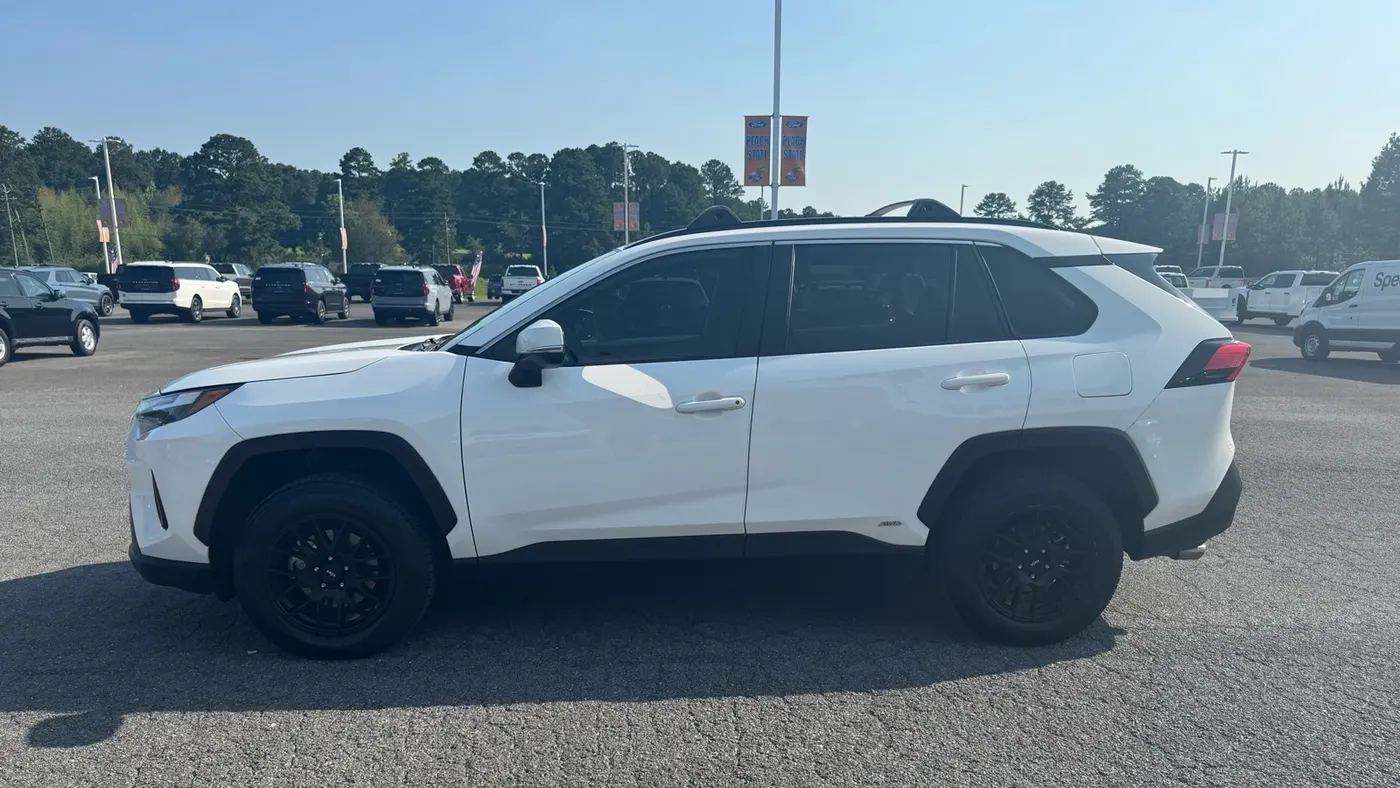 2022 Toyota RAV4 Hybrid XLE